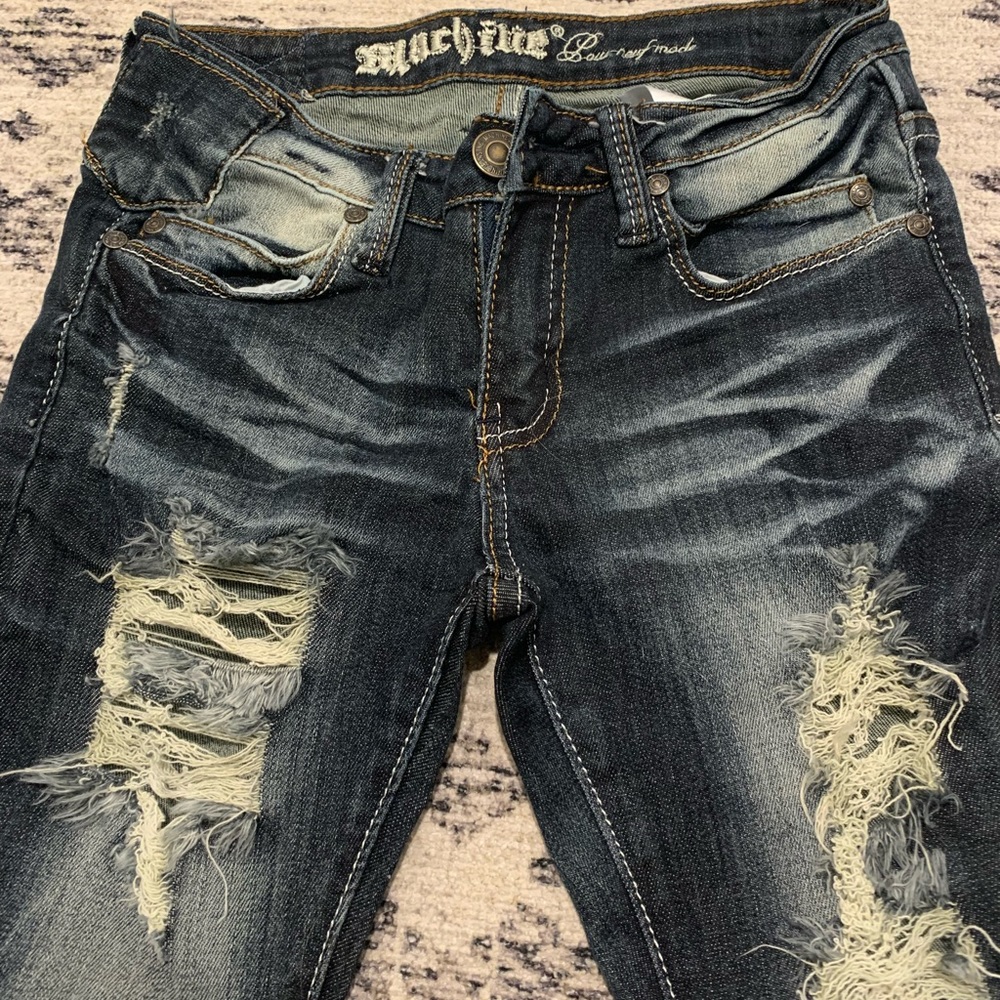 Distressed skinny jeans